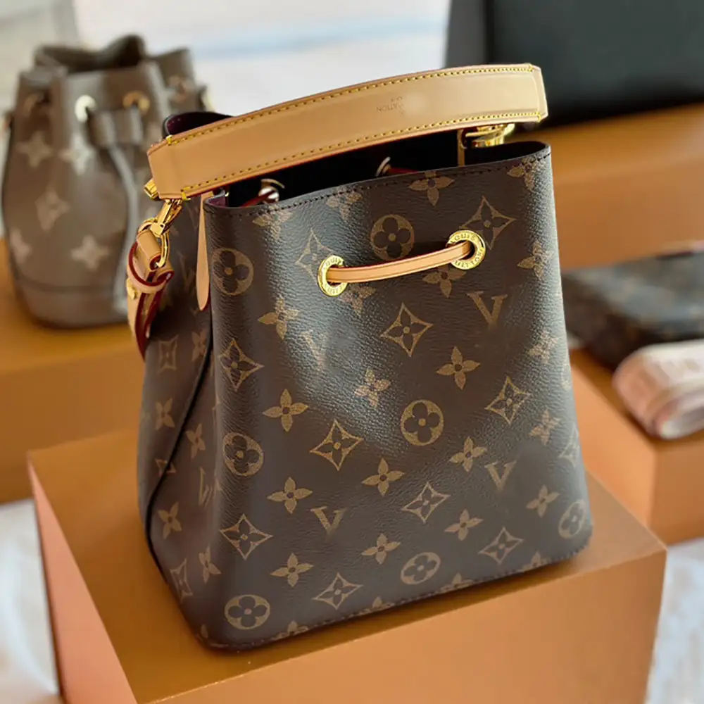 L family's new small bucket bag women's bag luxury bag